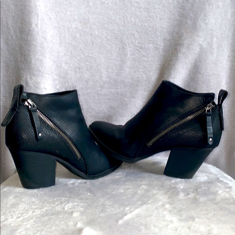 Dolce Vita ankle booties size 6